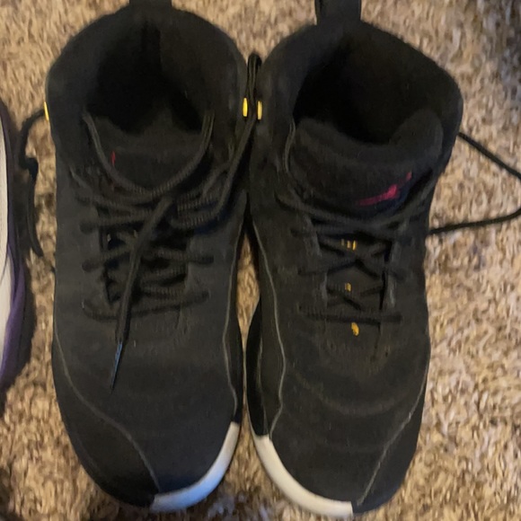 4 pair of Jordans and 1 pair of foams - Picture 4 of 6